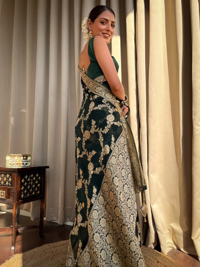 Unique Green Soft Silk Saree With Wonderful Blouse Piece