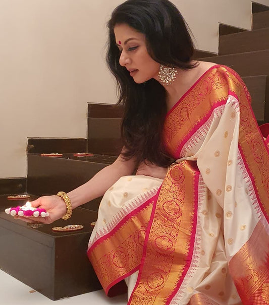 Beauteous White Orange Soft Banarasi Silk Saree With Flaunt Blouse Piece