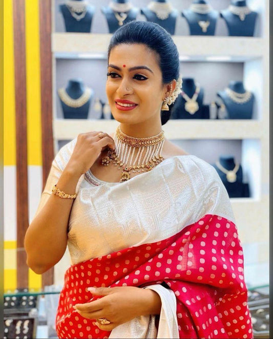 Outstanding White Cotton Silk Saree With Deserving Blouse Piece