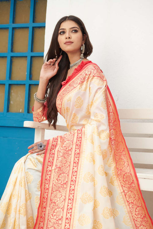 Mesmeric White Soft Banarasi Silk Saree With Inspiring Blouse Piece