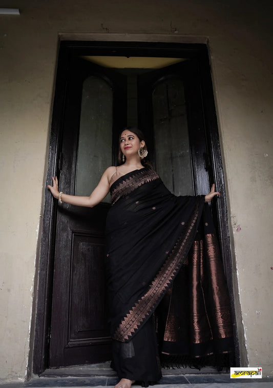 Beauteous Black Soft Silk Saree With Twirling Blouse Piece