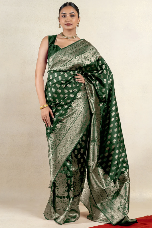 Splendorous Green Soft Banarasi Silk Saree With Luxuriant Blouse Piece