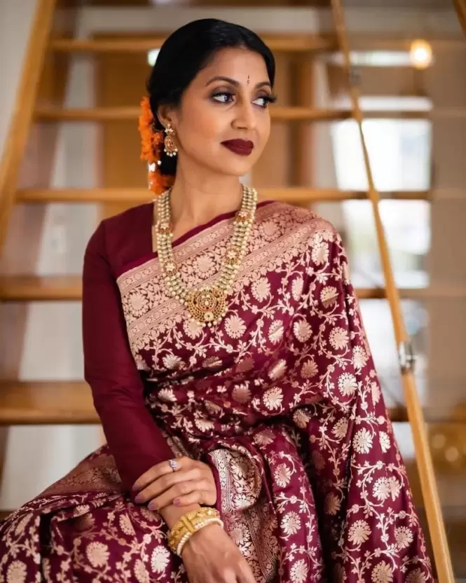 Prominent Maroon Soft Banarasi Silk Saree With Excellent Blouse Piece