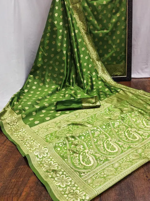 Desirable Parrot Banarasi Silk Saree With Assemblage Blouse Piece