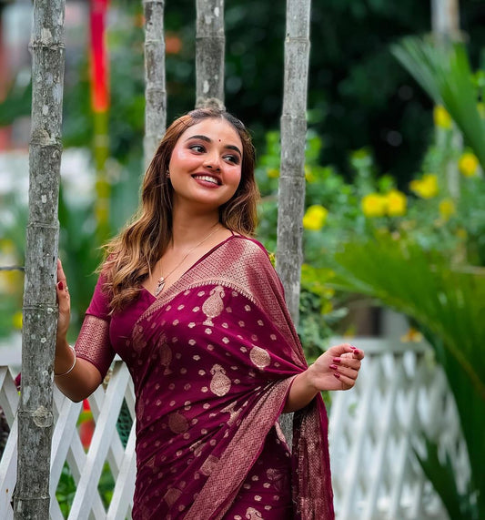 Resplendent Purple Soft Banarasi Silk Saree With Felicitous Blouse Piece