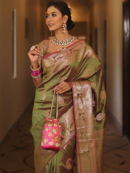 Phenomenal Green Kanjivaram Silk Saree With Outstanding Blouse Piece