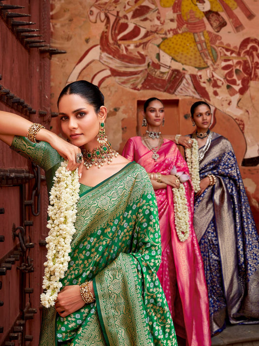 Imbrication Dark Green Soft Silk Saree With Desirable Blouse Piece