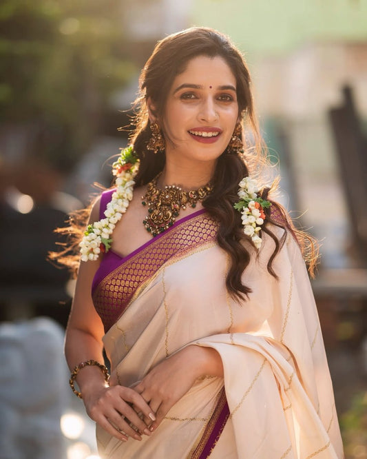 Lissome Cream Soft Silk Saree with Mellifluous Blouse Piece