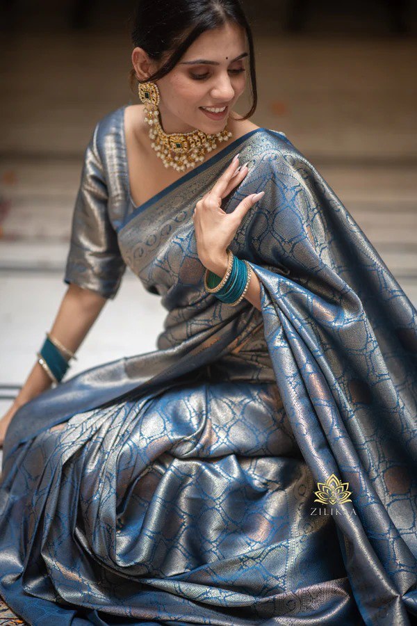 Splendorous Rama Kanjivaram Silk Saree With Felicitous Blouse Piece