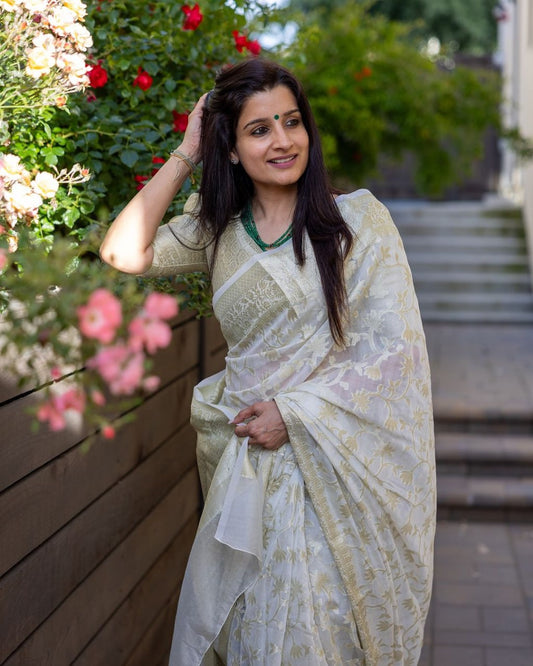 Seraglio White Soft Silk Saree With Serendipity Blouse Piece