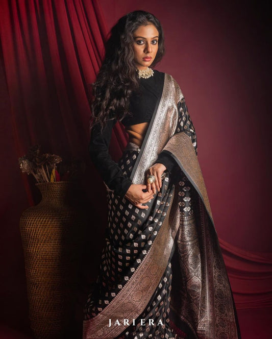 Murmurous Black Kanjivaram Silk With Fairytale Blouse Piece