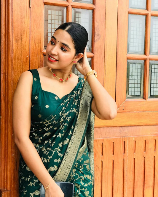 Incredible Green Cotton Silk Saree With Fantabulous Blouse Piece