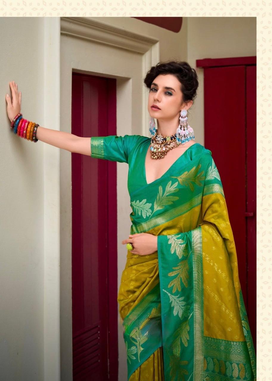 Majesty Dark Green Soft Silk Saree With Piquant Blouse Piece