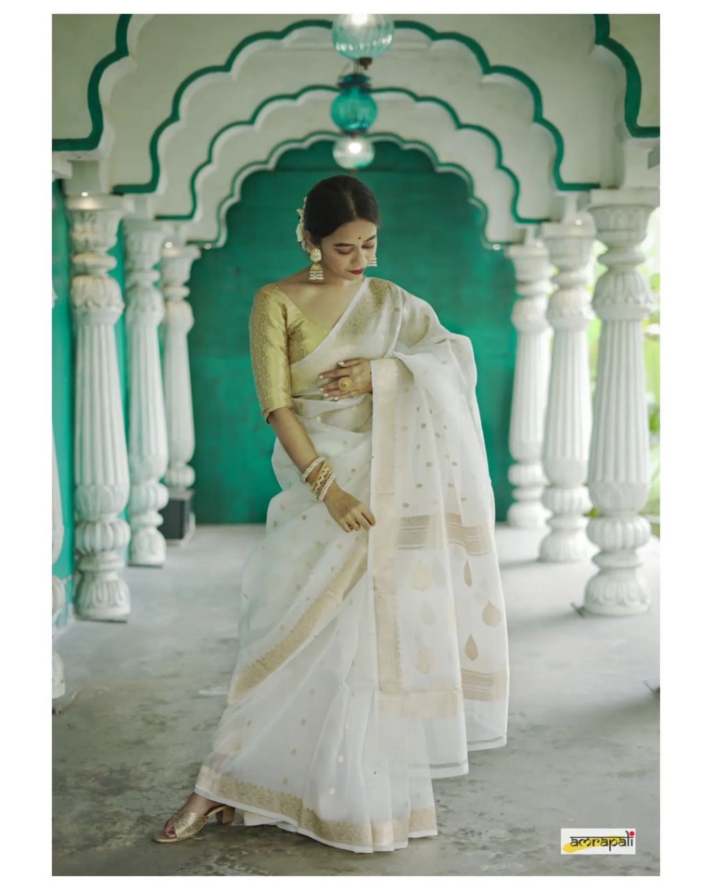 Delectable White Soft Silk Saree With Palimpsest Blouse Piece
