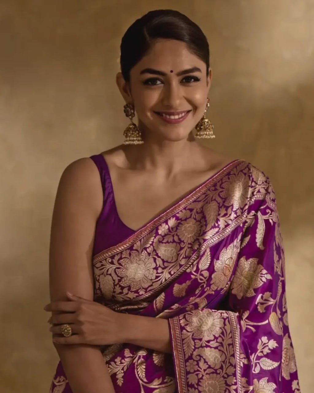 Desirable Purple Banarasi Silk Saree With Prettiest Blouse Piece