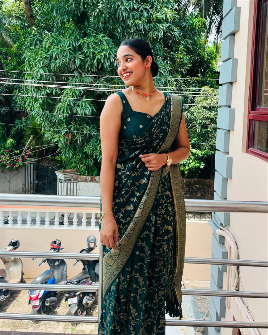 Incredible Green Cotton Silk Saree With Fantabulous Blouse Piece