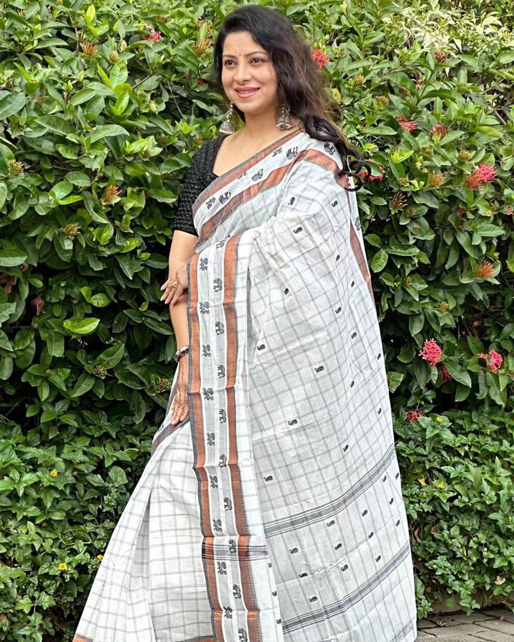 Delectable White Soft Silk Saree With Palimpsest Blouse Piece