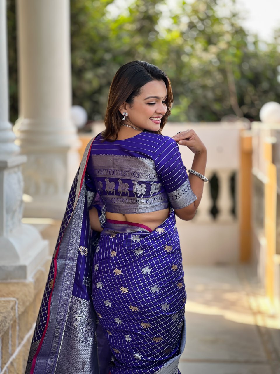 Inspiring Blue Soft Silk Saree With Entrancing Blouse Piece