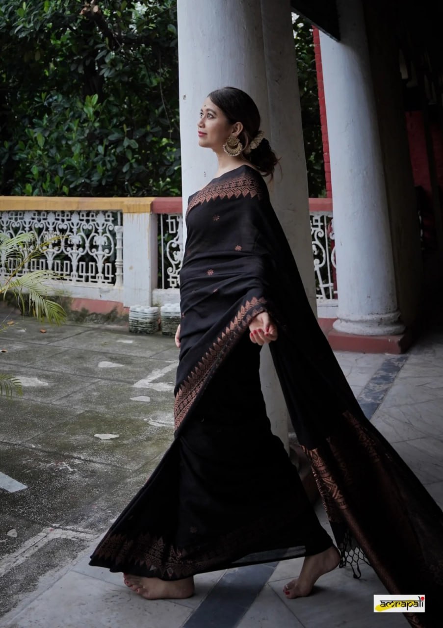 Energetic Black Soft Silk Saree With Delightful Blouse Piece