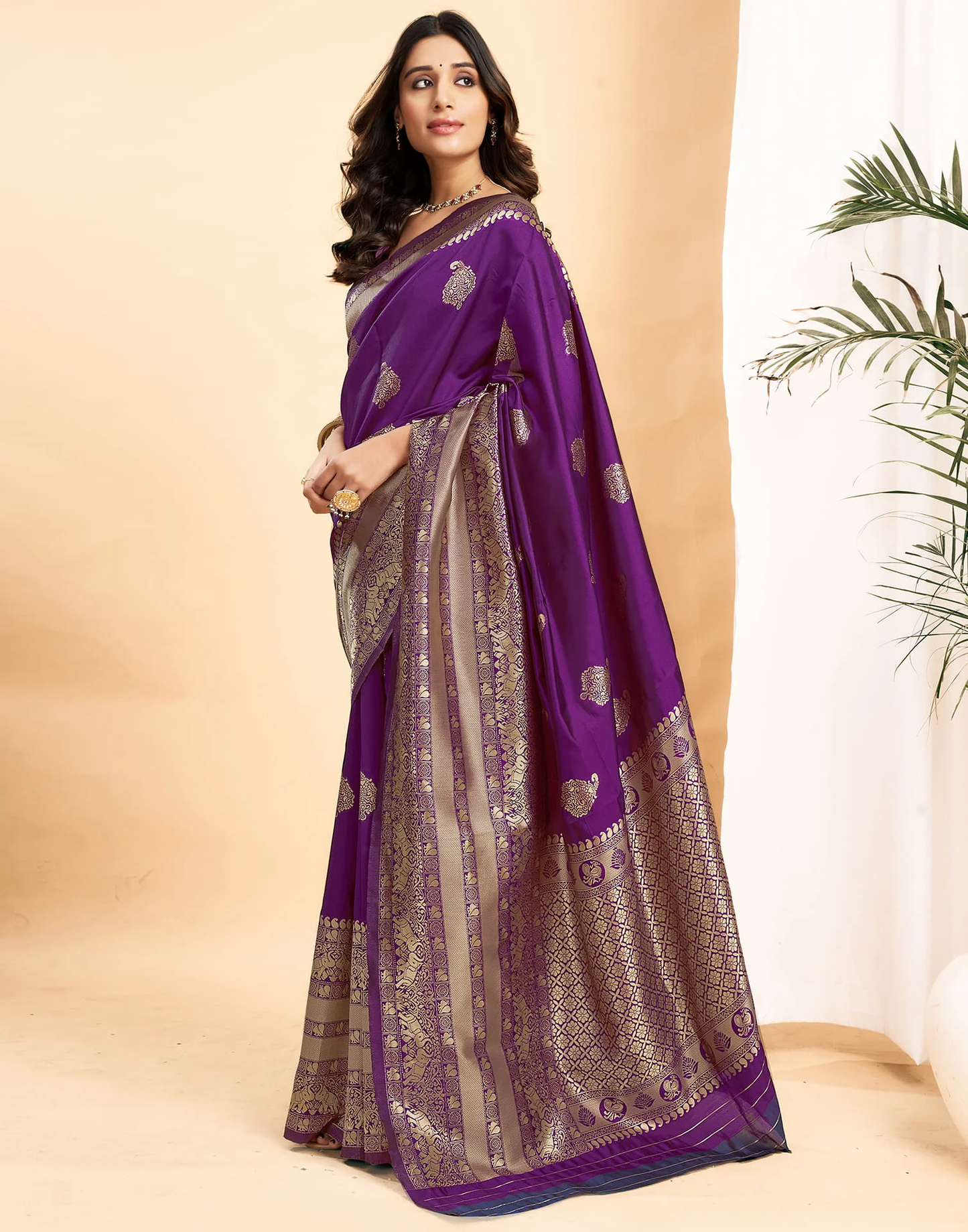 Mesmeric Purple Soft Banarasi Silk Saree With Inspiring Blouse Piece