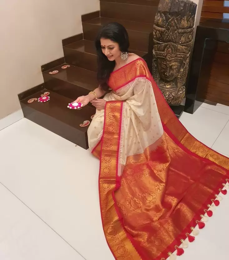 Beauteous White Orange Soft Banarasi Silk Saree With Flaunt Blouse Piece