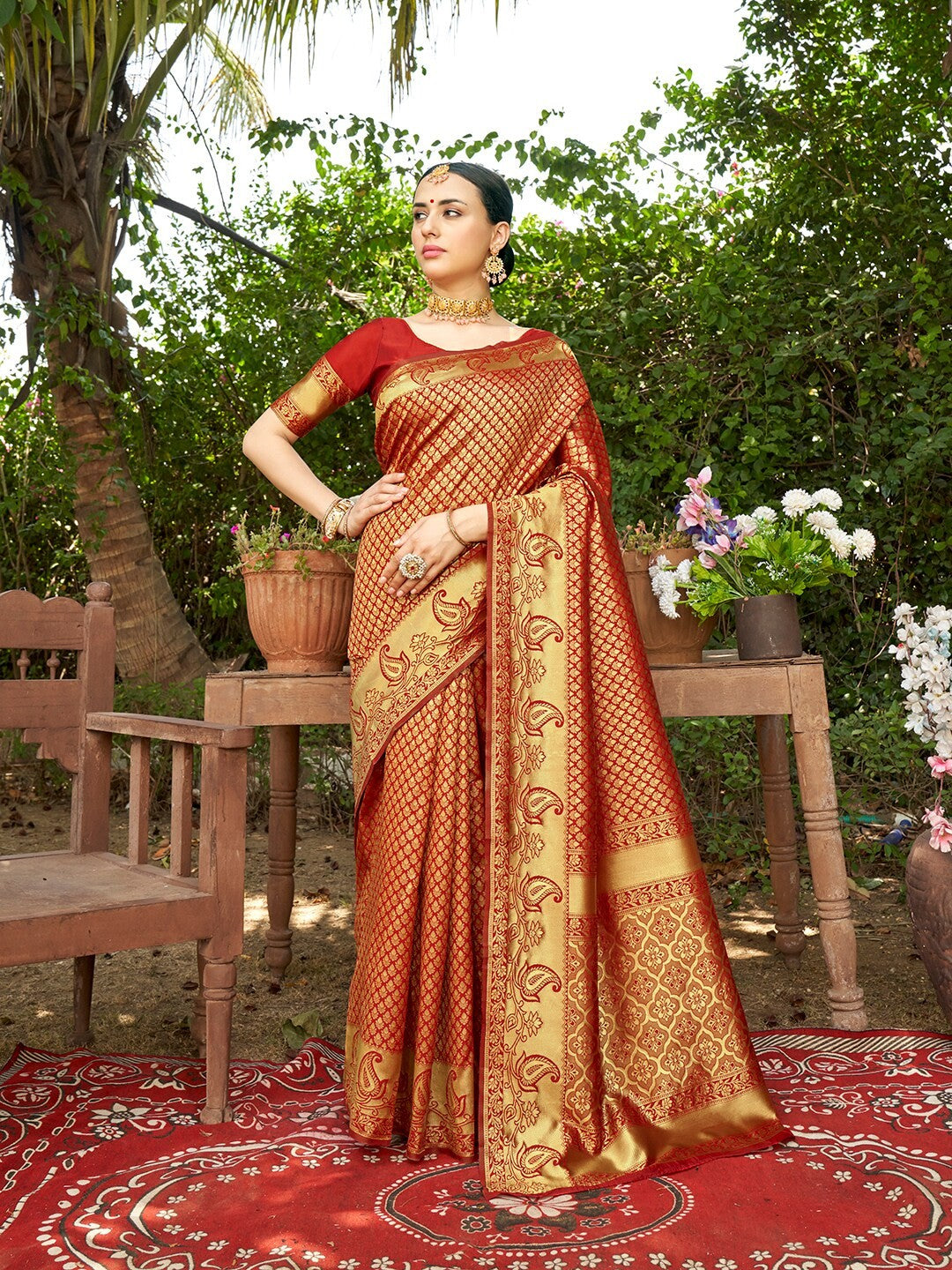 Stunner Red Soft Banarasi Silk Saree With Ideal Blouse Piece