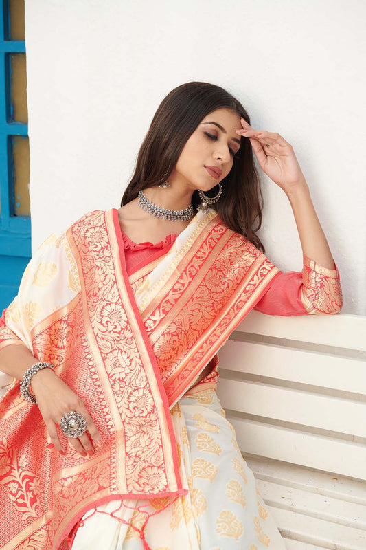 Mesmeric White Soft Banarasi Silk Saree With Inspiring Blouse Piece