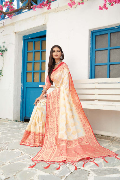Mesmeric White Soft Banarasi Silk Saree With Inspiring Blouse Piece
