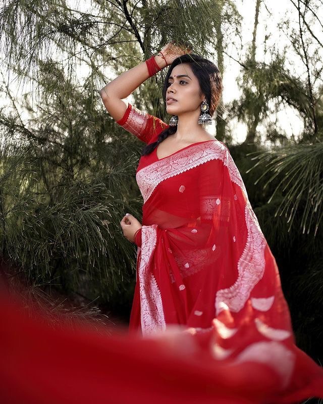 Stunning Red Cotton Silk Saree With Elegant Blouse Piece