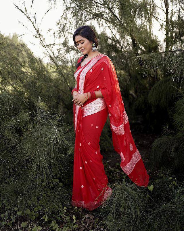 Stunning Red Cotton Silk Saree With Elegant Blouse Piece