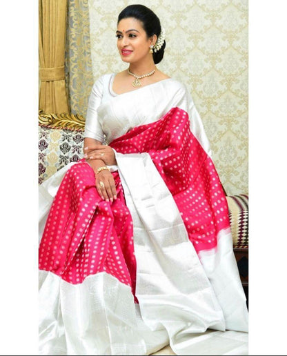 Outstanding White Cotton Silk Saree With Deserving Blouse Piece