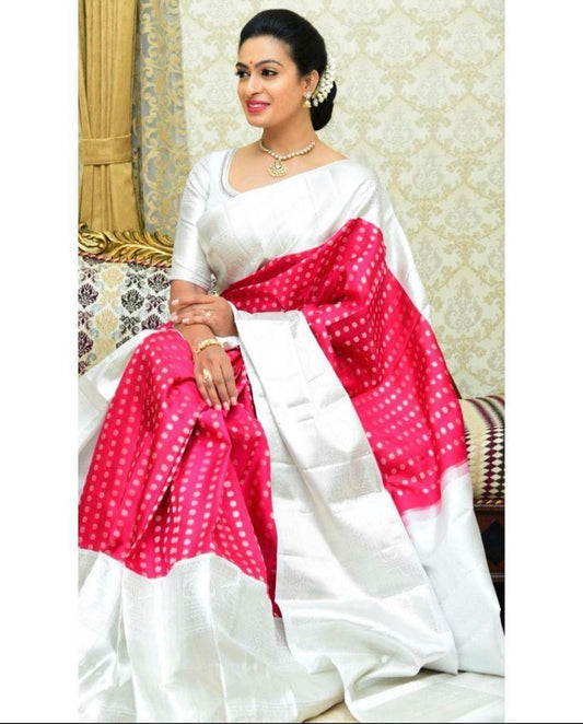 Outstanding White Cotton Silk Saree With Deserving Blouse Piece