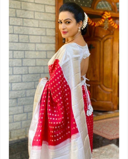 Outstanding White Cotton Silk Saree With Deserving Blouse Piece