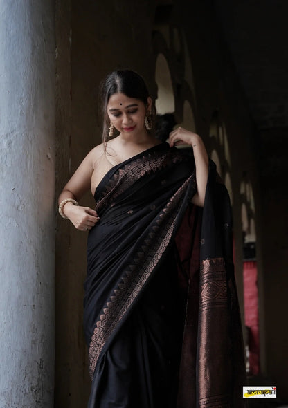 Beauteous Black Soft Silk Saree With Twirling Blouse Piece