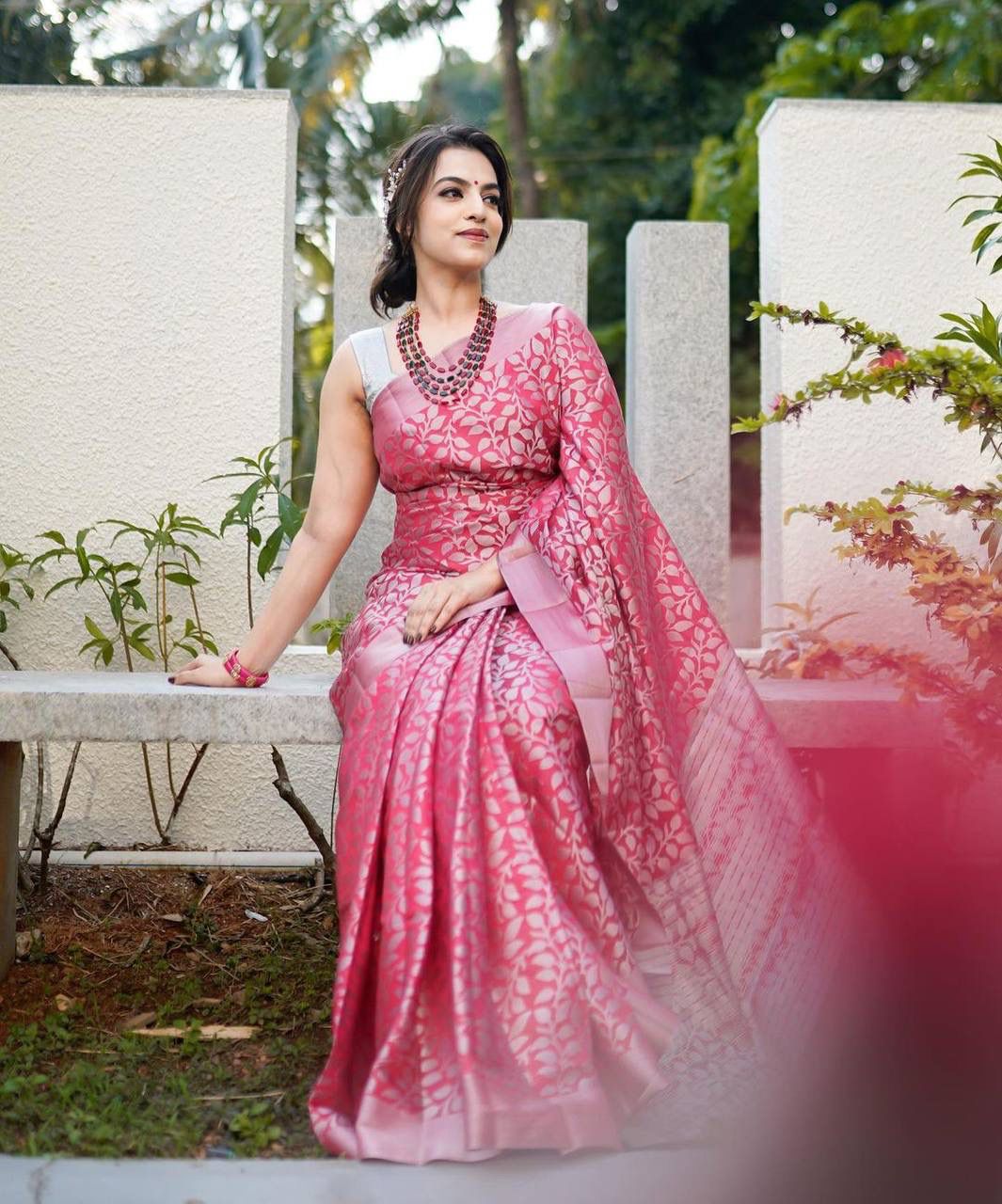 Incomparable Baby Pink Pink Soft Silk Saree With Snazzy Blouse Piece