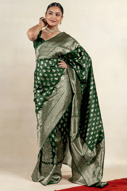 Splendorous Green Soft Banarasi Silk Saree With Luxuriant Blouse Piece