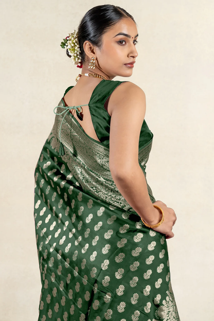 Splendorous Green Soft Banarasi Silk Saree With Luxuriant Blouse Piece