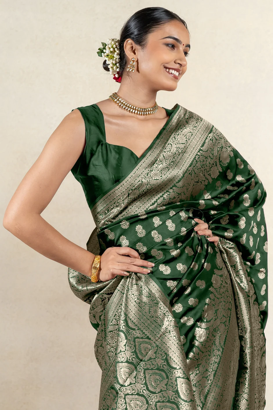 Splendorous Green Soft Banarasi Silk Saree With Luxuriant Blouse Piece