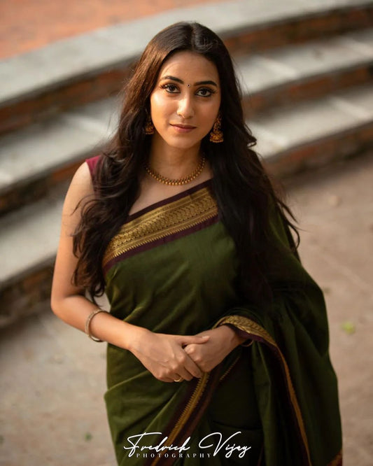 Splendorous Maroon Soft Silk Saree With Enamoring Blouse Piece