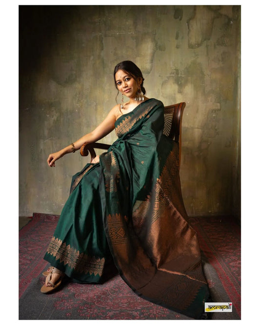 Lovely Green Soft Banarasi Silk Saree With Precious Blouse Piece