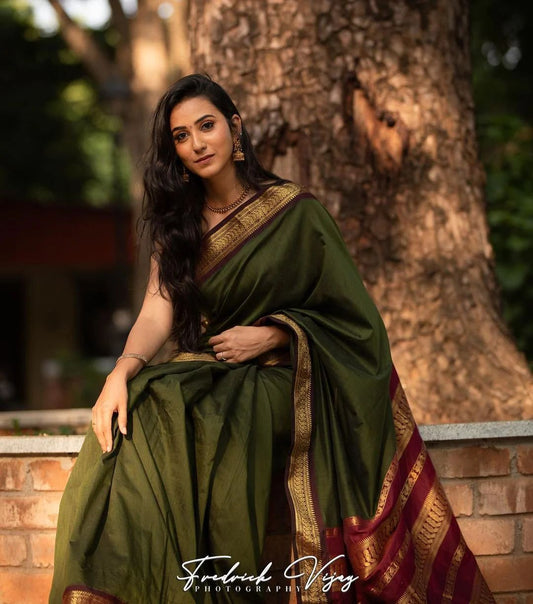 Splendorous Maroon Soft Silk Saree With Enamoring Blouse Piece
