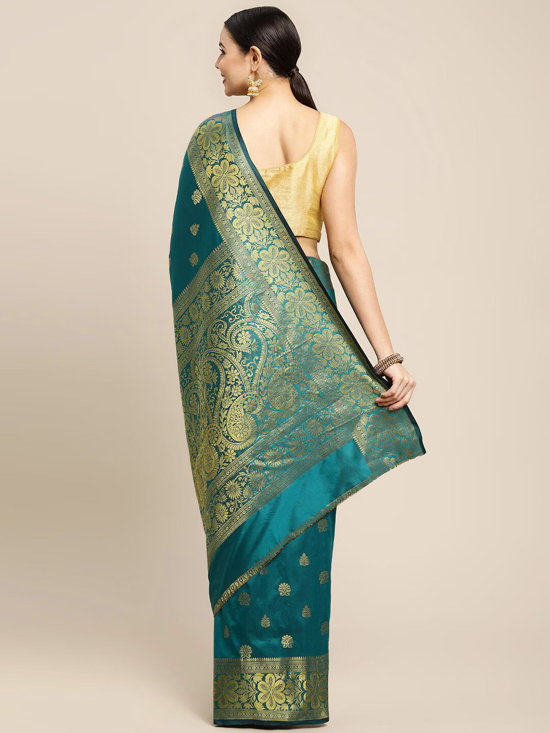 Desirable Rama Banarasi Silk Saree With Assemblage Blouse Piece