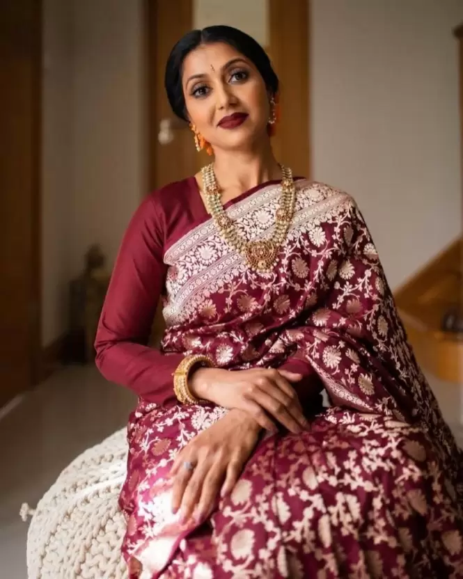 Prominent Maroon Soft Banarasi Silk Saree With Excellent Blouse Piece