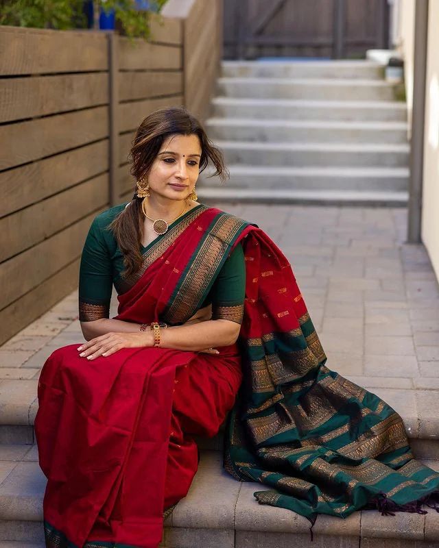 Hypnotic Maroon Soft Silk Saree With Scrupulous Blouse Piece