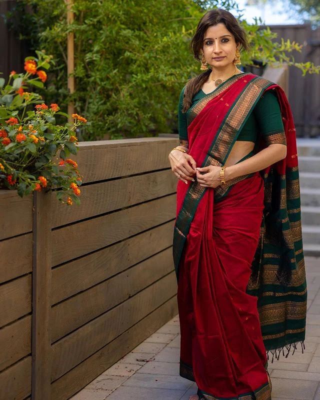 Hypnotic Maroon Soft Silk Saree With Scrupulous Blouse Piece