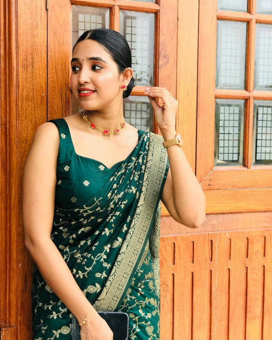 Incredible Green Cotton Silk Saree With Fantabulous Blouse Piece