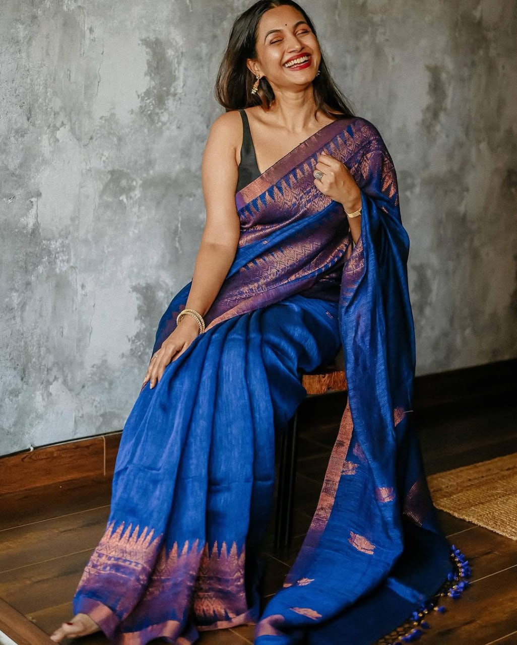 Inspiring Blue Soft Silk Saree With Entrancing Blouse Piece