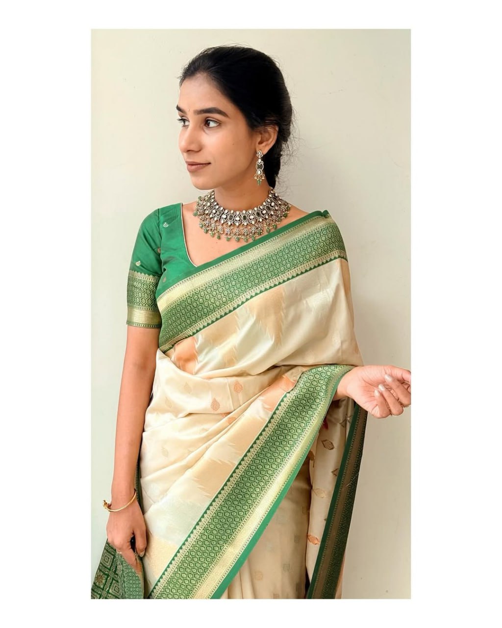 Surpassing Dark Green Soft Silk Saree With Dazzling Blouse Piece