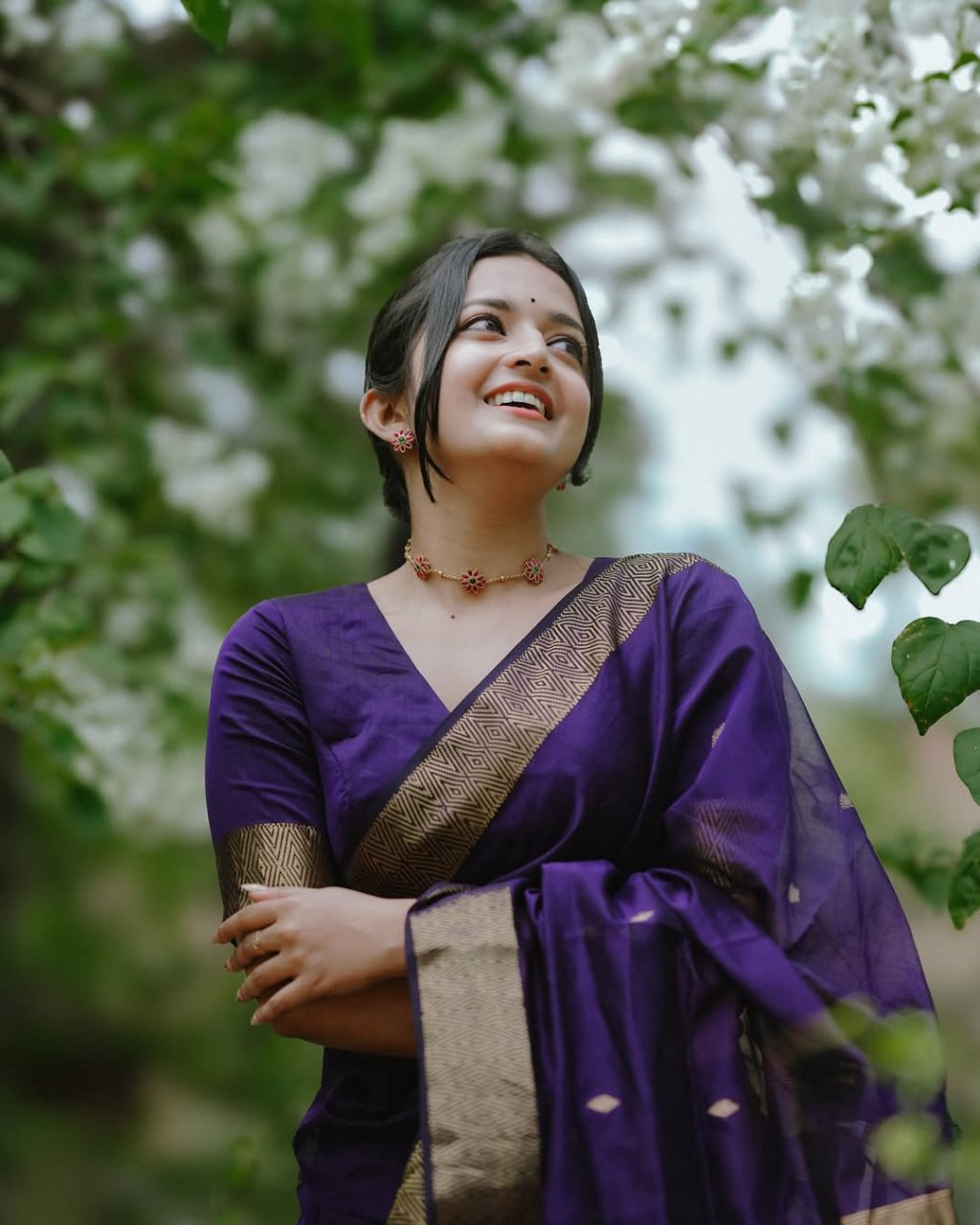 Felicitous Navy Blue Soft Silk Saree With Pretty Blouse Piece