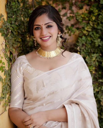 An Insanely Baby Pink Soft Silk Saree with Fairytale Blouse Piece